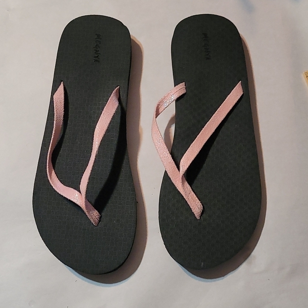 Women's Megnya Sandals NWOT
